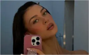 ФОТО | Никола Пелц пред роденденот на Бруклин Бекам објави провокативни топлес фотографии