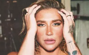 ВИДЕО | Кеша ѝ порача на Белата куќа: „Не ја користете мојата музика за промовирање насилство“