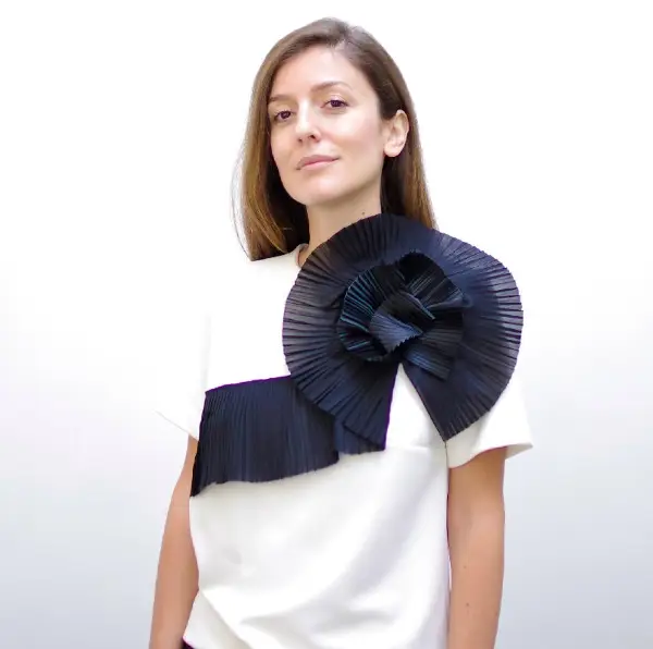 Росица Мршиќ со нова колекција – модата на пресекот меѓу уметноста, архитектурата и одржливиот дизајн