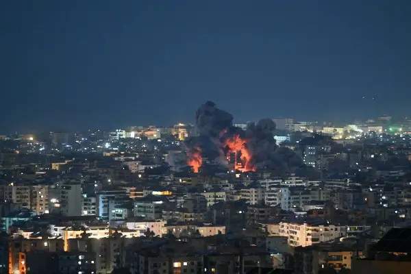 Нови експлозии одекнуваат во Дубаи, Доха и Абу Даби- одмаздата на Иран продолжува (ВИДЕО)