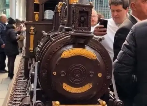 ВИДЕО: Најдолгиот чоколаден воз впишан во Гинисовата книга на рекорди