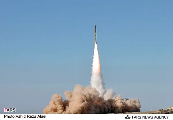 Иранска ракета ја погоди најголемата американска воздухопловна база во Персискиот Залив