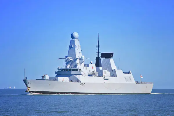 Одговор на иранскиот напад: Британија го испраќа моќниот „ХМС Драгон“ на Кипар