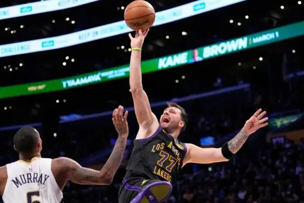 Лејкерси славеа против Њу Орлеанс, Кливленд го победи лидерот на Истокот