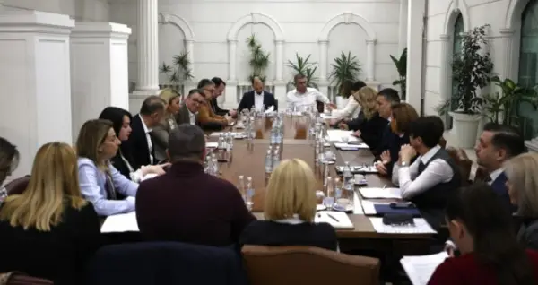 МИЦКОСКИ НАЈАВИ ЗАБРЗУВАЊЕ НА РЕФОРМИТЕ СО СТРАТЕГИЈА И ОТЧЕТНОСТ