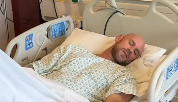 Драма на најпознатиот порно актер- заврши во болница во Дубаи (ФОТО)