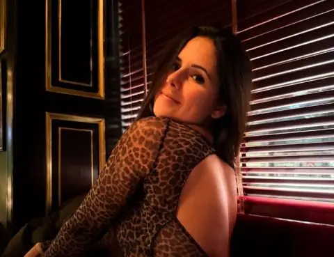 ВИДЕО: Олимпијка лизгаше во долна облека и ги воодушеви своите половина милион следбеници