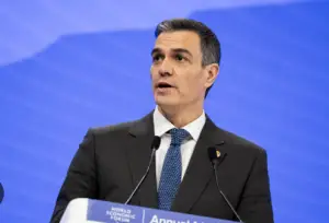 САД играат руски рулет со судбината на милиони луѓе вели шпанскиот премиер Санчез