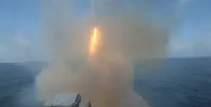 Иранскиот министер тврди дека САД нападнале фрегата, предупредува на последици