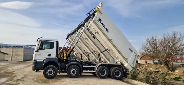 Стентон Градба го модернизира возниот парк – 10 четириосовински камиони за подобра транспортна логистика