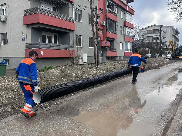 Се поставува атмосферска канализација на ул.„Воин Драшкоци“ во населбата Хром